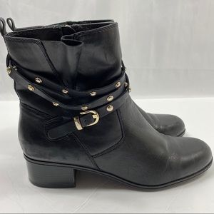Bandolino Black leather booties